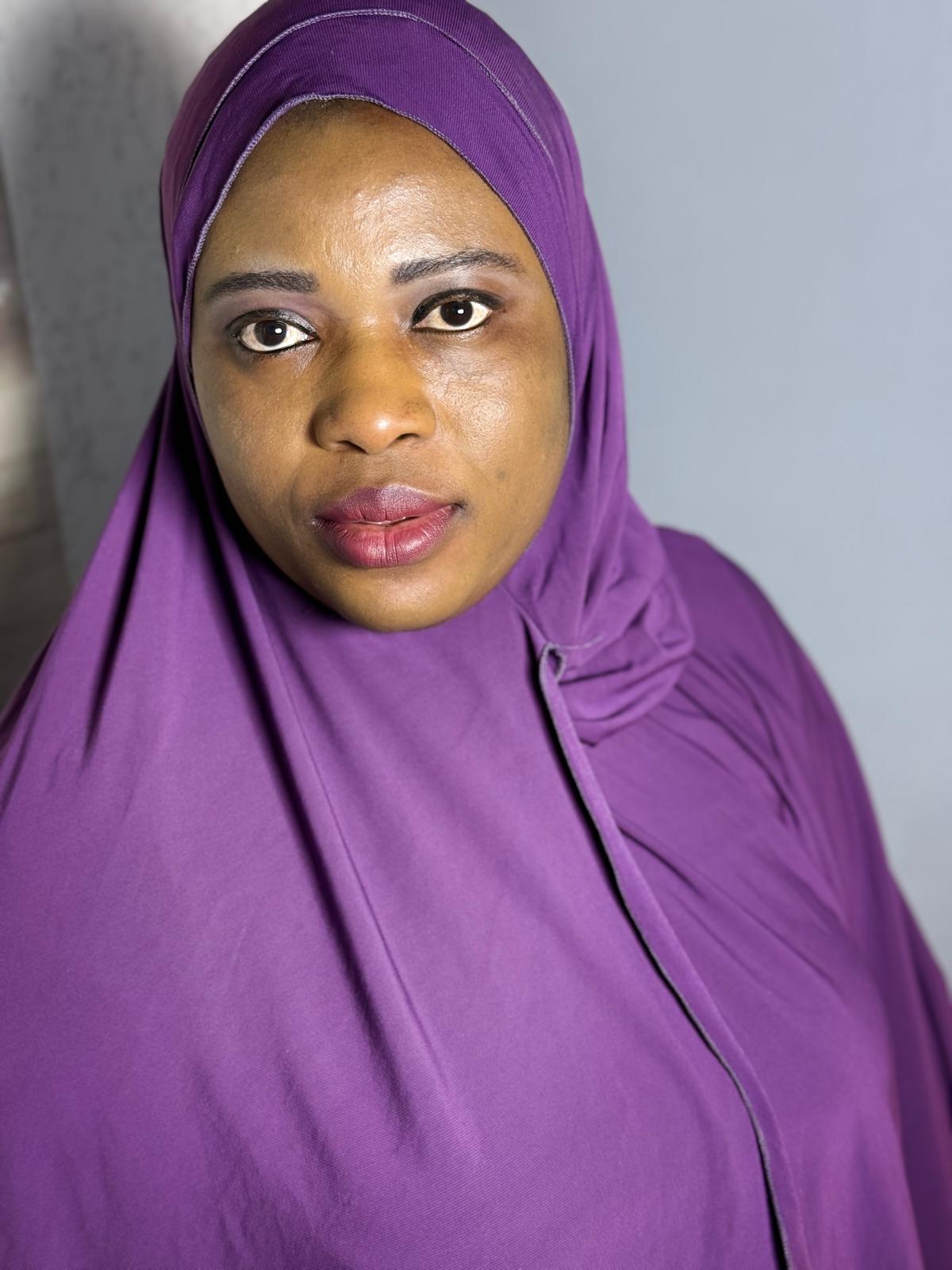 Purple two ways effortless hijab - Image 4
