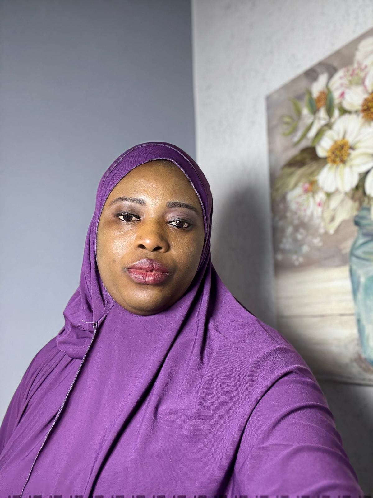 Purple two ways effortless hijab - Image 2