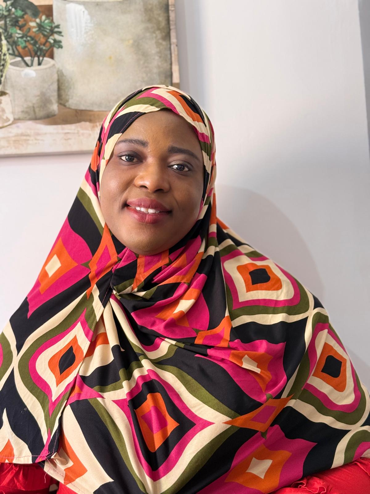 Pattern pink knit hijab - Image 2