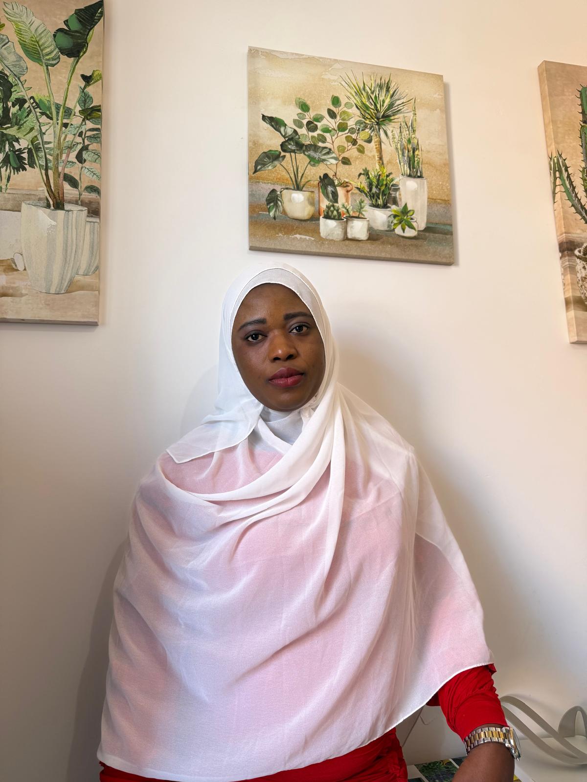 Off White Robia Hijab - Image 2