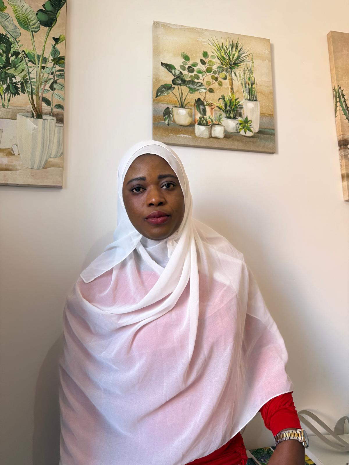 Off White Robia Hijab - Image 3