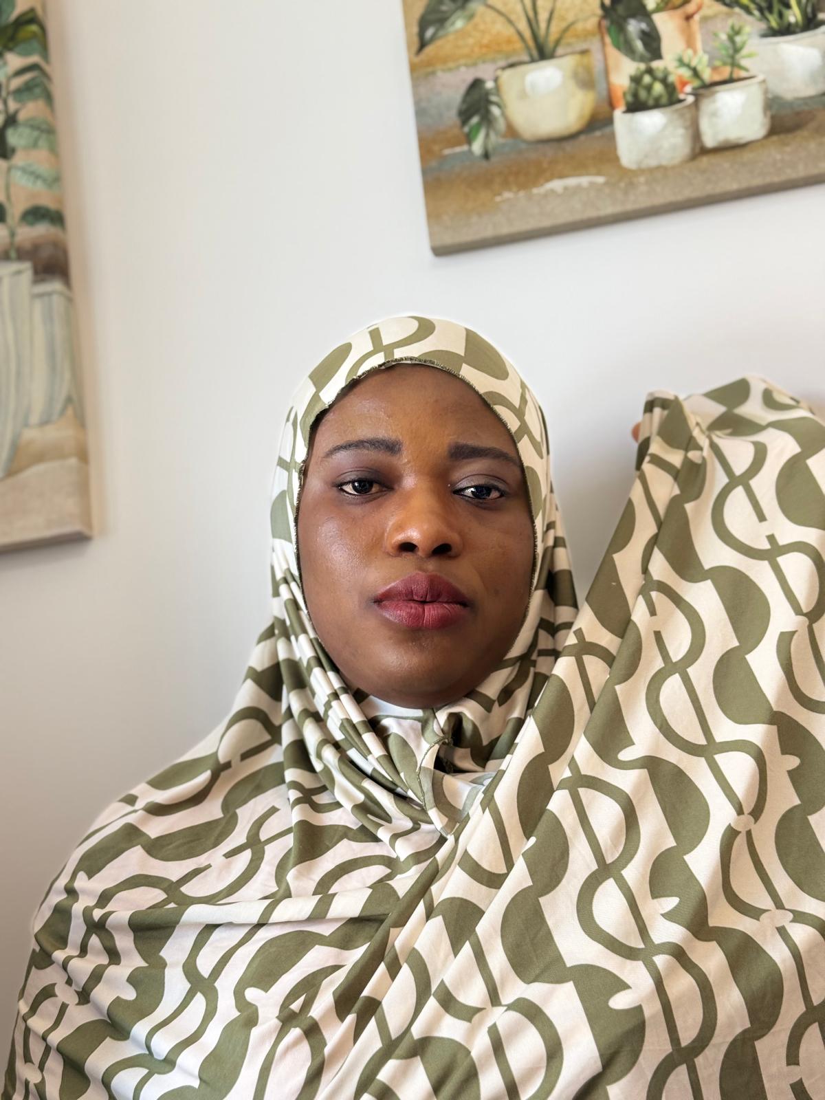 Green mix pattern one way effortless hijab - Image 5